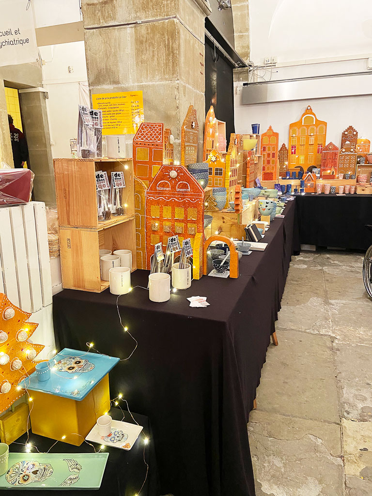 Actualité - Vitrine de l'atelier Argile - Fondation les Eglantines