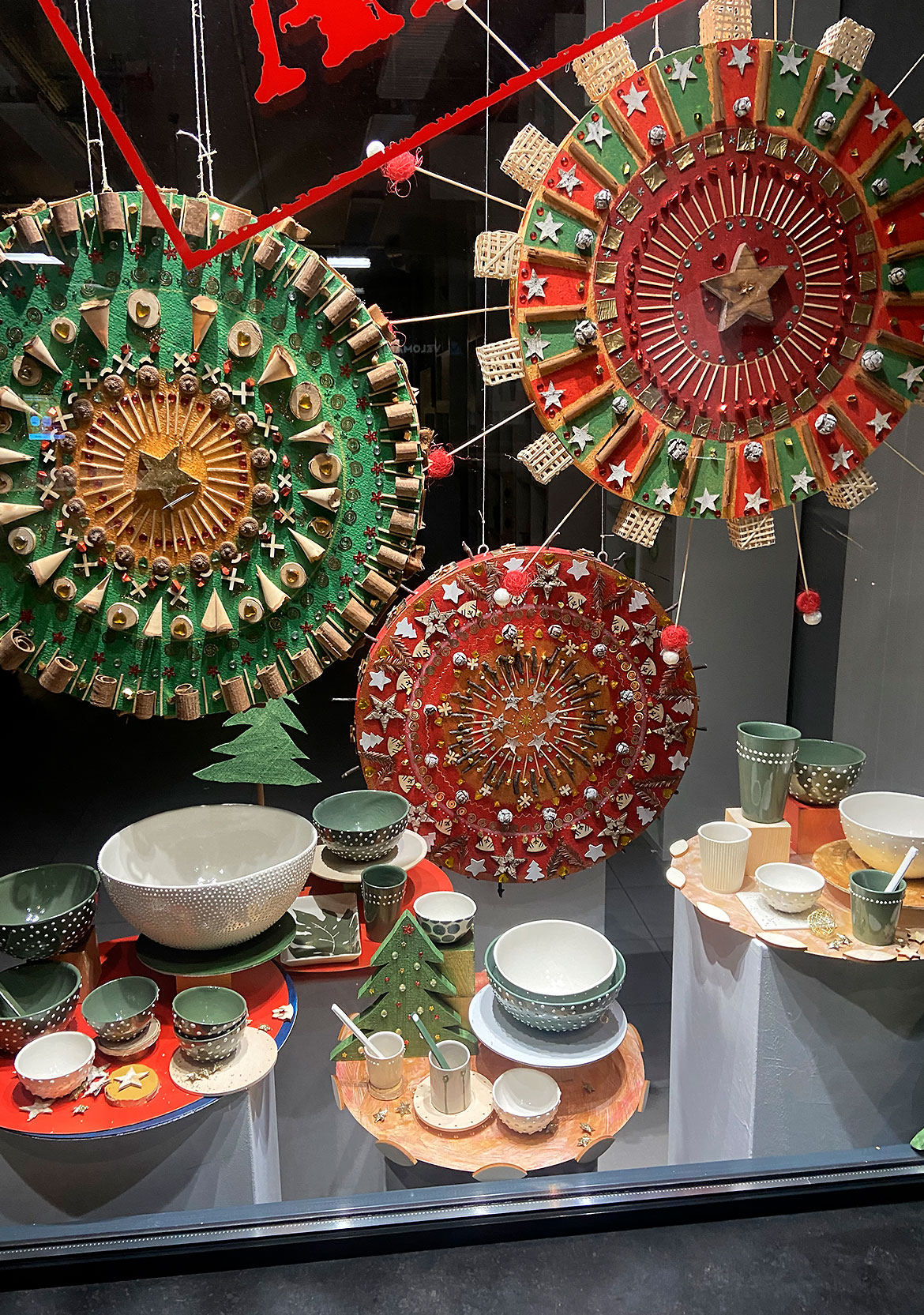 Fondation les Eglantines - Vitrine librairie La Fontaine en 2023