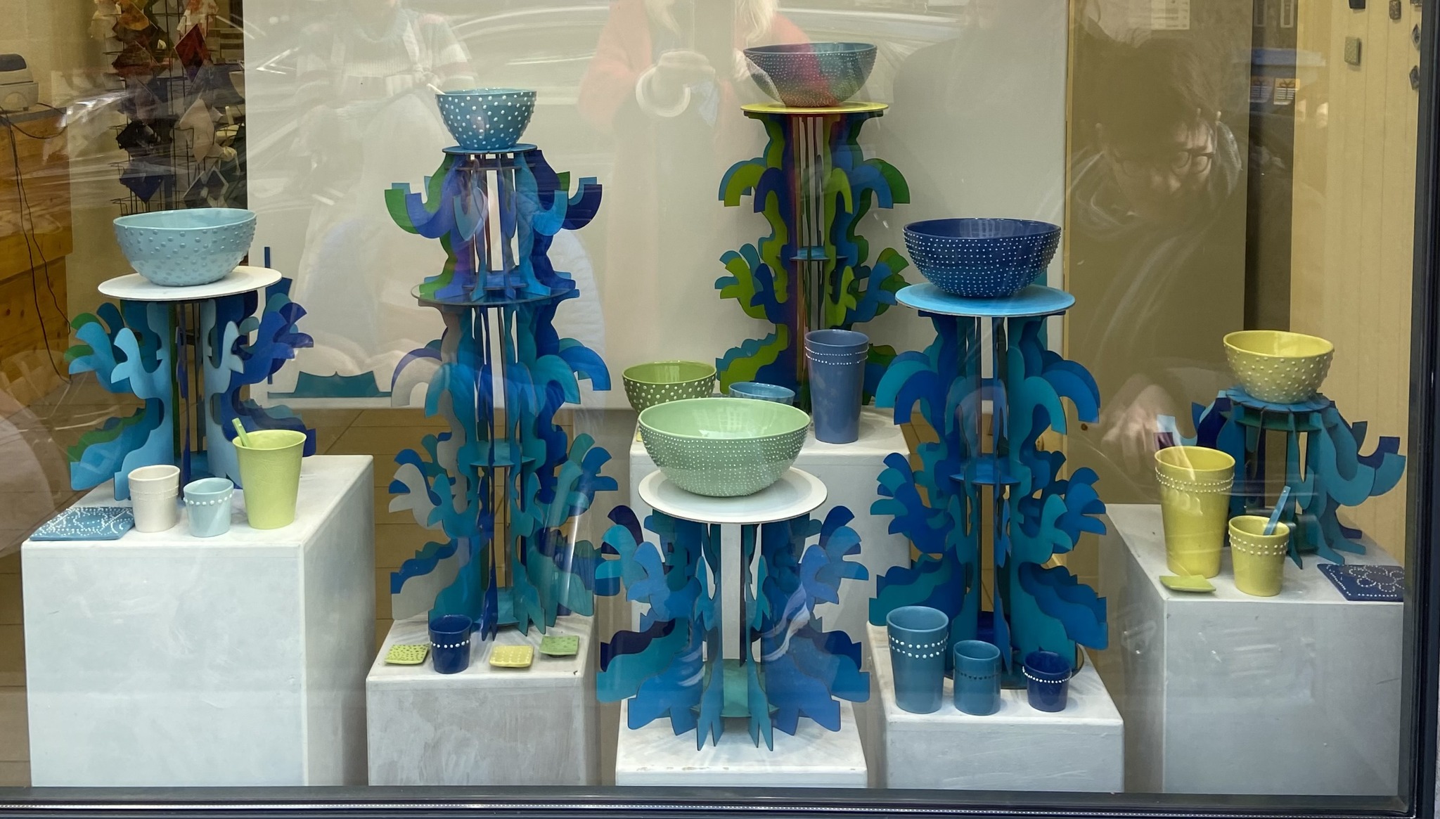 Actualité - Vitrine de l'atelier Argile - Fondation les Eglantines